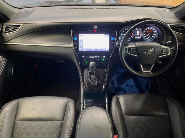 ハリアー プレミアム　禁煙車　モデリスタエアロ　ＢＩＧ－Ｘ１０型ナビ　バックカメラ　セーフティセンス　レーダークルーズ　パワーバックドア　シーケンシャルターンランプ　純正１８インチアルミ　ウッドコンビステアリング　ＥＴＣ（2枚目）
