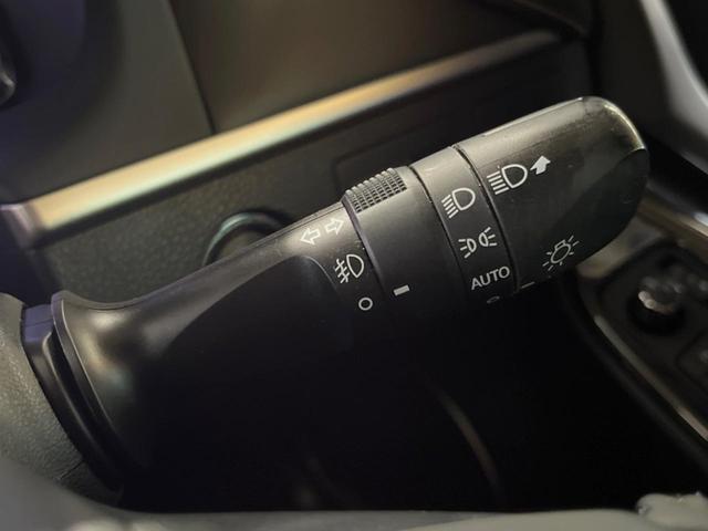 ハリアー プレミアム　禁煙車　モデリスタエアロ　ＢＩＧ－Ｘ１０型ナビ　バックカメラ　セーフティセンス　レーダークルーズ　パワーバックドア　シーケンシャルターンランプ　純正１８インチアルミ　ウッドコンビステアリング　ＥＴＣ（30枚目）