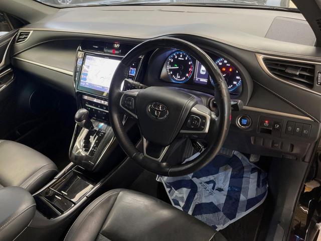 ハリアー プレミアム　禁煙車　モデリスタエアロ　ＢＩＧ－Ｘ１０型ナビ　バックカメラ　セーフティセンス　レーダークルーズ　パワーバックドア　シーケンシャルターンランプ　純正１８インチアルミ　ウッドコンビステアリング　ＥＴＣ（38枚目）