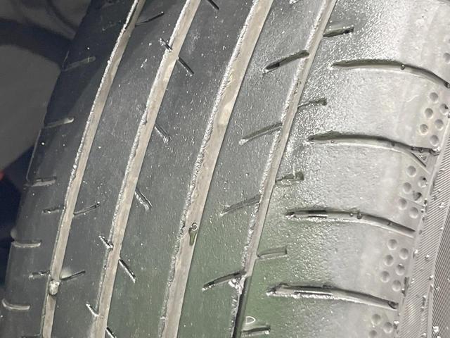 プリウス Ｚ　ガラスルーフ　サイドカメラ　バックカメラ　衝突被害軽減システム　レーダークルーズ　禁煙車　レザー調シート　前席シートエアコン　パワーシート　コーナーセンサー　スマートキー　ＬＥＤヘッド（28枚目）