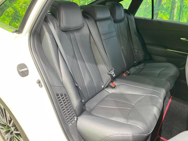 クラウンハイブリッド S スポーツスタイル 純正ナビ バックカメラ 衝突被害軽減システム レーダークルーズ 禁煙車 レザーシート 前席シートエアコン コーナーセンサー スマートキー LEDヘッド ビルトインETC 車線逸脱警報 オートライト(9枚目)