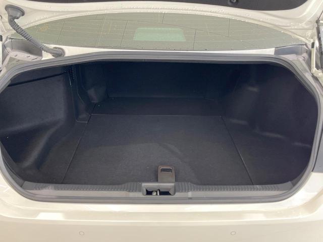 クラウンハイブリッド S スポーツスタイル 純正ナビ バックカメラ 衝突被害軽減システム レーダークルーズ 禁煙車 レザーシート 前席シートエアコン コーナーセンサー スマートキー LEDヘッド ビルトインETC 車線逸脱警報 オートライト(10枚目)