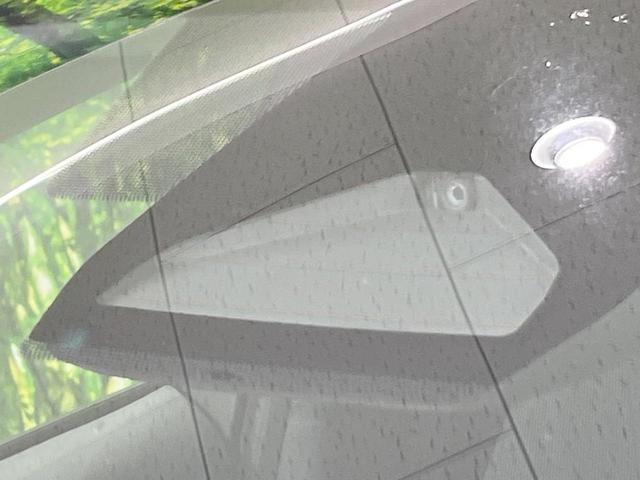プリウス Ｘ　バックカメラ　衝突被害軽減システム　レーダークルーズ　禁煙車　ドラレコ　コーナーセンサー　スマートキー　ＬＥＤヘッド　ＥＴＣ２．０　オートハイビーム　車線逸脱警報　オートライト　オートエアコン（5枚目）