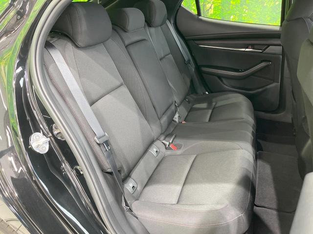 ＭＡＺＤＡ３ファストバック １５Ｓ　ブラックトーンエディション　純正ＳＤナビ　全周囲カメラ　衝突被害軽減システム　レーダークルーズ　禁煙車　ドラレコ　コーナーセンサー　スマートキー　ＬＥＤヘッド　ビルトインＥＴＣ　オートハイビーム　車線逸脱警報　オートライト（9枚目）