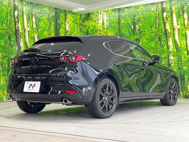 ＭＡＺＤＡ３ファストバック １５Ｓ　ブラックトーンエディション　純正ＳＤナビ　全周囲カメラ　衝突被害軽減システム　レーダークルーズ　禁煙車　ドラレコ　コーナーセンサー　スマートキー　ＬＥＤヘッド　ビルトインＥＴＣ　オートハイビーム　車線逸脱警報　オートライト（17枚目）