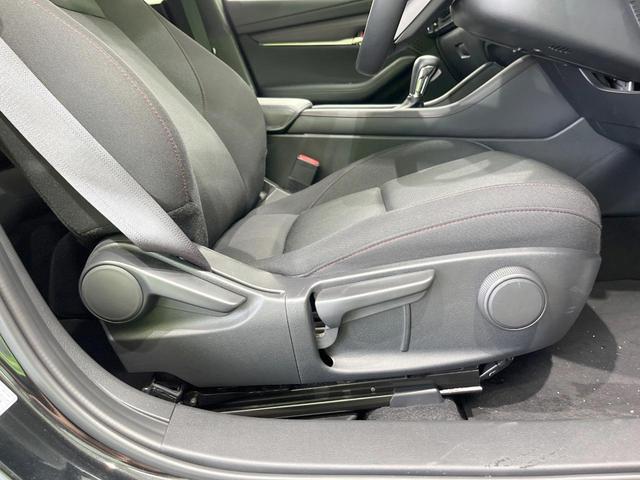 ＭＡＺＤＡ３ファストバック １５Ｓ　ブラックトーンエディション　純正ＳＤナビ　全周囲カメラ　衝突被害軽減システム　レーダークルーズ　禁煙車　ドラレコ　コーナーセンサー　スマートキー　ＬＥＤヘッド　ビルトインＥＴＣ　オートハイビーム　車線逸脱警報　オートライト（36枚目）