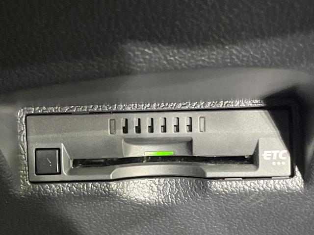 プリウス Ａツーリングセレクション　モデリスタエアロ　純正ナビ　バックカメラ　衝突被害軽減システム　禁煙車　レーダークルーズコントロール　ＥＴＣ　Ｂｌｕｅｔｏｏｔｈ　フルセグ　合皮シート　ＬＥＤヘッド　シートヒーター　スマートキー（7枚目）