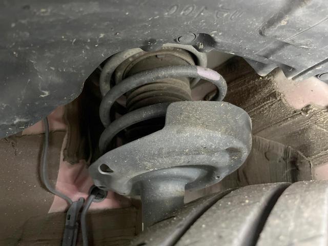 プリウス Ａツーリングセレクション　モデリスタエアロ　純正ナビ　バックカメラ　衝突被害軽減システム　禁煙車　レーダークルーズコントロール　ＥＴＣ　Ｂｌｕｅｔｏｏｔｈ　フルセグ　合皮シート　ＬＥＤヘッド　シートヒーター　スマートキー（21枚目）