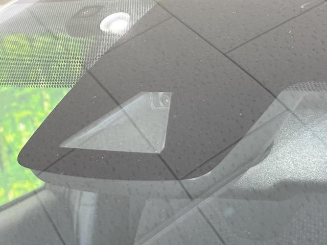 プリウス ＳセーフティプラスＩＩ　バックカメラ　衝突被害軽減システム　禁煙車　コーナーセンサー　スマートキー　ＬＥＤヘッド　ビルトインＥＴＣ　クルコン　オートハイビーム　車線逸脱警報　オートライト　オートエアコン（5枚目）