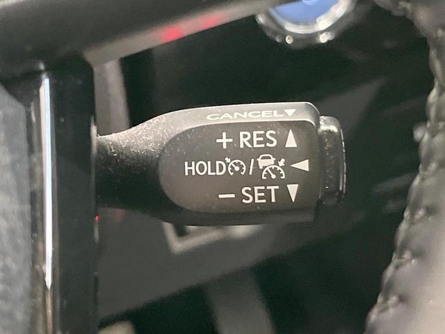 プリウス ＳセーフティプラスＩＩ　バックカメラ　衝突被害軽減システム　禁煙車　コーナーセンサー　スマートキー　ＬＥＤヘッド　ビルトインＥＴＣ　クルコン　オートハイビーム　車線逸脱警報　オートライト　オートエアコン（6枚目）