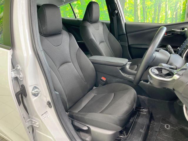 プリウス ＳセーフティプラスＩＩ　バックカメラ　衝突被害軽減システム　禁煙車　コーナーセンサー　スマートキー　ＬＥＤヘッド　ビルトインＥＴＣ　クルコン　オートハイビーム　車線逸脱警報　オートライト　オートエアコン（8枚目）