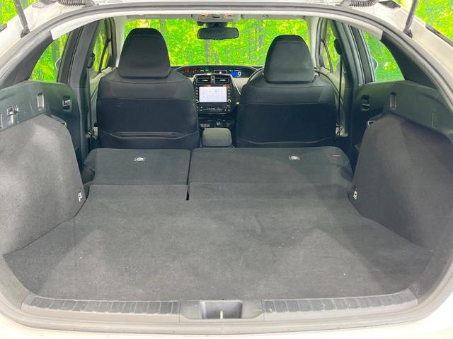 プリウス ＳセーフティプラスＩＩ　バックカメラ　衝突被害軽減システム　禁煙車　コーナーセンサー　スマートキー　ＬＥＤヘッド　ビルトインＥＴＣ　クルコン　オートハイビーム　車線逸脱警報　オートライト　オートエアコン（10枚目）