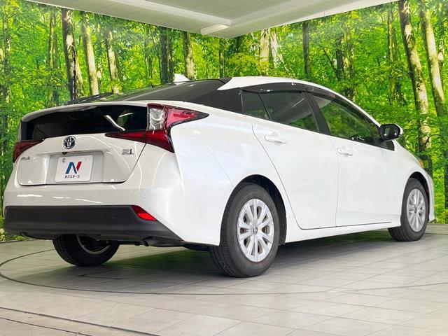 プリウス ＳセーフティプラスＩＩ　バックカメラ　衝突被害軽減システム　禁煙車　コーナーセンサー　スマートキー　ＬＥＤヘッド　ビルトインＥＴＣ　クルコン　オートハイビーム　車線逸脱警報　オートライト　オートエアコン（17枚目）