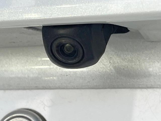 プリウス ＳセーフティプラスＩＩ　バックカメラ　衝突被害軽減システム　禁煙車　コーナーセンサー　スマートキー　ＬＥＤヘッド　ビルトインＥＴＣ　クルコン　オートハイビーム　車線逸脱警報　オートライト　オートエアコン（32枚目）