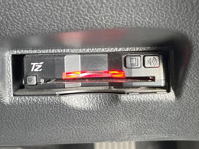 プリウス ＳセーフティプラスＩＩ　バックカメラ　衝突被害軽減システム　禁煙車　コーナーセンサー　スマートキー　ＬＥＤヘッド　ビルトインＥＴＣ　クルコン　オートハイビーム　車線逸脱警報　オートライト　オートエアコン（42枚目）