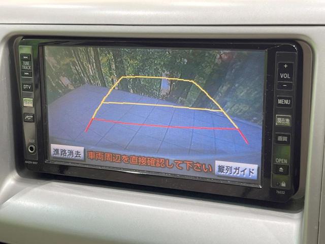 【バックカメラ】駐車時に後方がリアルタイム映像で確認できます。大型商業施設や立体駐車場での駐車時や、夜間のバック時に大活躍!運転スキルに関わらず、今や必須となった装備のひとつです!