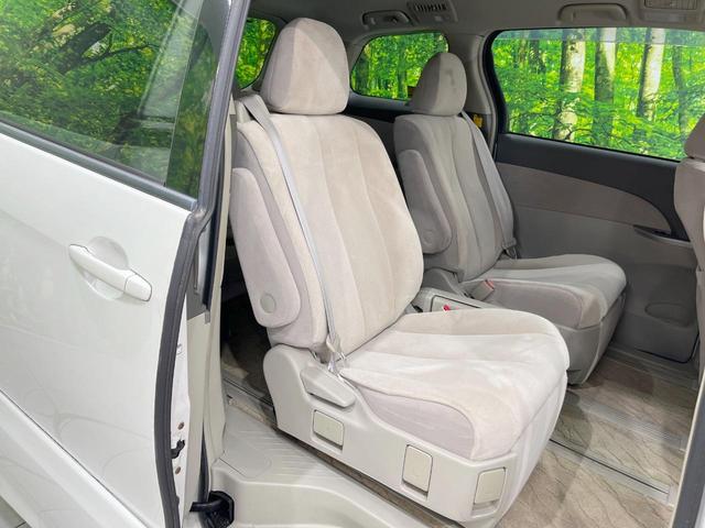 後部座席も気になるようなキズ・汚れやへたり等、大きなダメージはなく、良好な状態です。