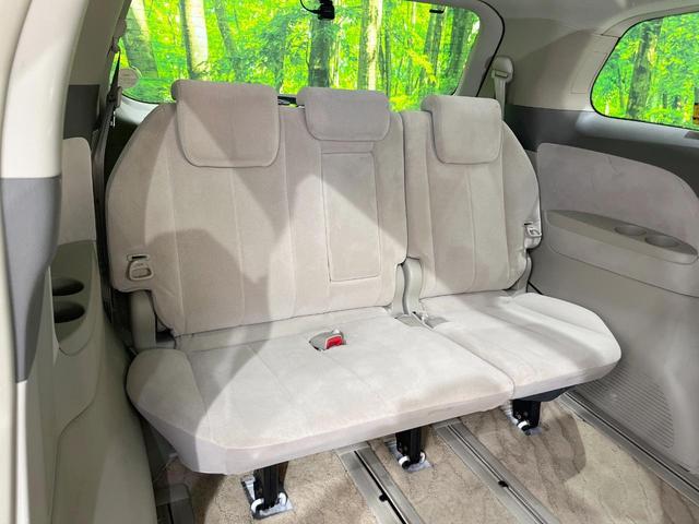 3列目シートはもちろん状態良好☆大人でもゆったりと座って頂けますので、大人数でのお出かけもラクラクです♪ご家族で、気の知れた仲間で、ドライブに行くのが楽しみですね♪