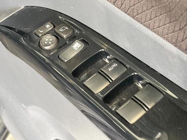 ルークス ハイウェイスター 電動スライドドア 純正SDナビ 禁煙車 スマートキー HIDヘッド オートライト オートエアコン 純正14インチアルミ CD DVD再生 地デジ(6枚目)