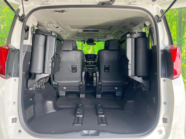 アルファード ２．５Ｓ　Ｃパッケージ　サンルーフ　衝突被害軽減システム　両側電動ドア　後席モニター　バックカメラ　レーダークルーズ　電動リアゲート　合皮シート　前席シートエアコン　前後席パワーシート　スマートキー　ＬＥＤヘッド（12枚目）