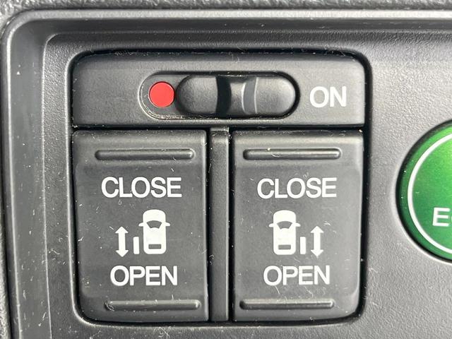 オデッセイハイブリッド ハイブリッドアブソルート・ホンダセンシンアドバンスP 両側電動ドア 全周囲カメラ 衝突被害軽減システム レーダークルーズ 禁煙車 ハーフレザーシート パワーシート スマートキー LEDヘッド ビルトインETC 車線逸脱警報 オートライト オートエアコン(3枚目)