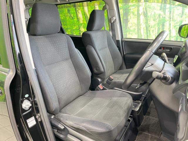 ヴォクシー ハイブリッドＶ　両側電動ドア　ＳＤナビ　バックカメラ　禁煙車　ドラレコ　コーナーセンサー　スマートキー　ＬＥＤヘッド　ビルトインＥＴＣ　クルコン　オートライト　デュアルエアコン　純正１５インチアルミ　リアエアコン（9枚目）