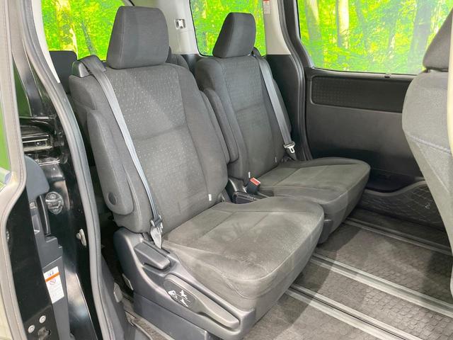 ヴォクシー ハイブリッドＶ　両側電動ドア　ＳＤナビ　バックカメラ　禁煙車　ドラレコ　コーナーセンサー　スマートキー　ＬＥＤヘッド　ビルトインＥＴＣ　クルコン　オートライト　デュアルエアコン　純正１５インチアルミ　リアエアコン（10枚目）