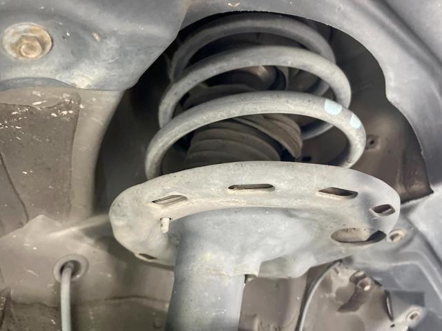 ヴォクシー ハイブリッドＶ　両側電動ドア　ＳＤナビ　バックカメラ　禁煙車　ドラレコ　コーナーセンサー　スマートキー　ＬＥＤヘッド　ビルトインＥＴＣ　クルコン　オートライト　デュアルエアコン　純正１５インチアルミ　リアエアコン（21枚目）