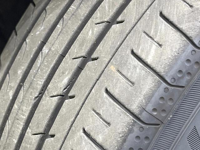 ヴォクシー ハイブリッドＶ　両側電動ドア　ＳＤナビ　バックカメラ　禁煙車　ドラレコ　コーナーセンサー　スマートキー　ＬＥＤヘッド　ビルトインＥＴＣ　クルコン　オートライト　デュアルエアコン　純正１５インチアルミ　リアエアコン（28枚目）