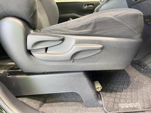 ヴォクシー ハイブリッドＶ　両側電動ドア　ＳＤナビ　バックカメラ　禁煙車　ドラレコ　コーナーセンサー　スマートキー　ＬＥＤヘッド　ビルトインＥＴＣ　クルコン　オートライト　デュアルエアコン　純正１５インチアルミ　リアエアコン（36枚目）