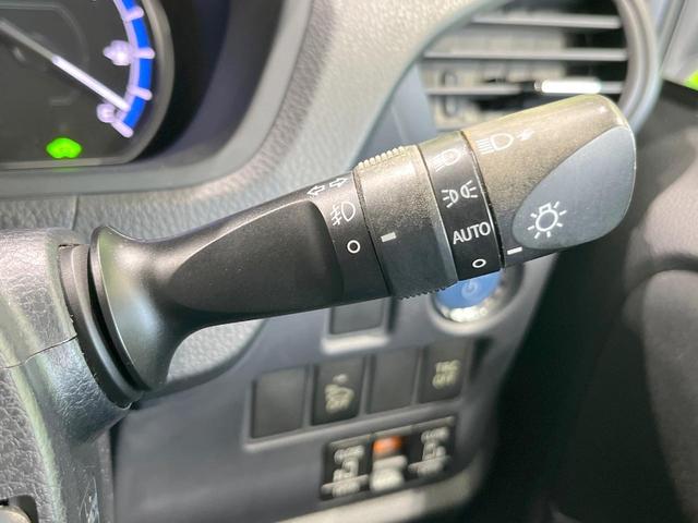 ヴォクシー ハイブリッドＶ　両側電動ドア　ＳＤナビ　バックカメラ　禁煙車　ドラレコ　コーナーセンサー　スマートキー　ＬＥＤヘッド　ビルトインＥＴＣ　クルコン　オートライト　デュアルエアコン　純正１５インチアルミ　リアエアコン（45枚目）