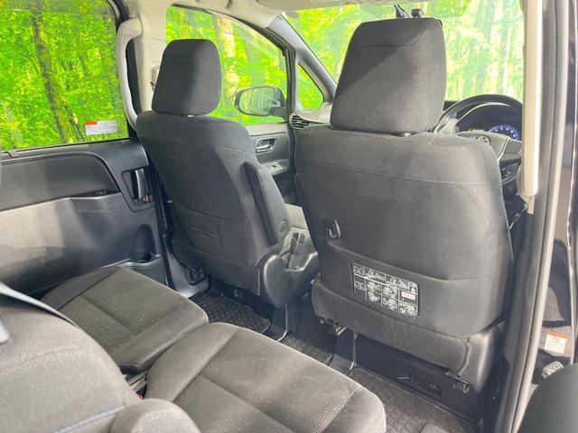 ヴォクシー ハイブリッドＶ　両側電動ドア　ＳＤナビ　バックカメラ　禁煙車　ドラレコ　コーナーセンサー　スマートキー　ＬＥＤヘッド　ビルトインＥＴＣ　クルコン　オートライト　デュアルエアコン　純正１５インチアルミ　リアエアコン（54枚目）