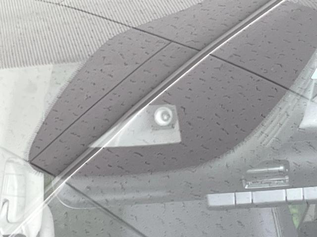 セレナ ハイウェイスターＶ　両側電動ドア　ＳＤナビ　後席モニター　全周囲カメラ　衝突被害軽減システム　レーダークルーズ　禁煙車　コーナーセンサー　スマートキー　ＬＥＤヘッド　ビルトインＥＴＣ　オートハイビーム　車線逸脱警報（5枚目）