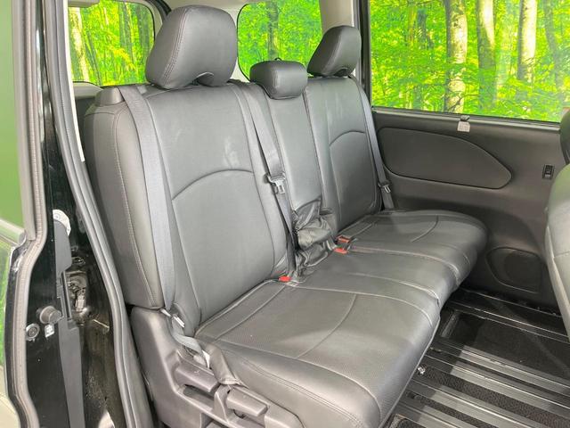 セレナ ハイウェイスターＶ　両側電動ドア　ＳＤナビ　後席モニター　全周囲カメラ　衝突被害軽減システム　レーダークルーズ　禁煙車　コーナーセンサー　スマートキー　ＬＥＤヘッド　ビルトインＥＴＣ　オートハイビーム　車線逸脱警報（9枚目）