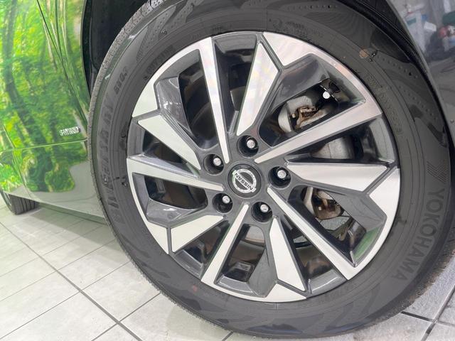 セレナ ハイウェイスターＶ　両側電動ドア　ＳＤナビ　後席モニター　全周囲カメラ　衝突被害軽減システム　レーダークルーズ　禁煙車　コーナーセンサー　スマートキー　ＬＥＤヘッド　ビルトインＥＴＣ　オートハイビーム　車線逸脱警報（14枚目）