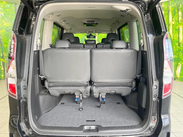 セレナ ハイウェイスターＶ　両側電動ドア　ＳＤナビ　後席モニター　全周囲カメラ　衝突被害軽減システム　レーダークルーズ　禁煙車　コーナーセンサー　スマートキー　ＬＥＤヘッド　ビルトインＥＴＣ　オートハイビーム　車線逸脱警報（60枚目）