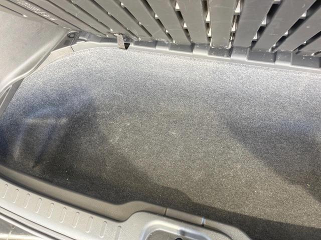 セレナ ハイウェイスターＶ　両側電動ドア　ＳＤナビ　後席モニター　全周囲カメラ　衝突被害軽減システム　レーダークルーズ　禁煙車　コーナーセンサー　スマートキー　ＬＥＤヘッド　ビルトインＥＴＣ　オートハイビーム　車線逸脱警報（62枚目）