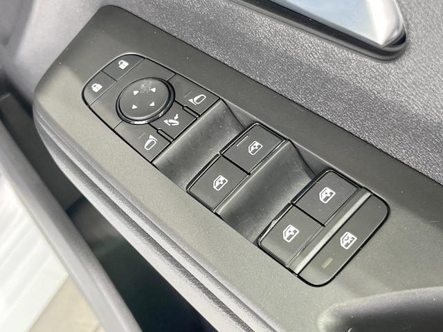 セレナ e-パワー ルキシオン 両側電動ドア 後席モニター 全周囲カメラ 衝突被害軽減システム レーダークルーズ 禁煙車 ハーフレザーシート ドラレコ コーナーセンサー スマートキー LEDヘッド ETC2.0 オートハイビーム(34枚目)