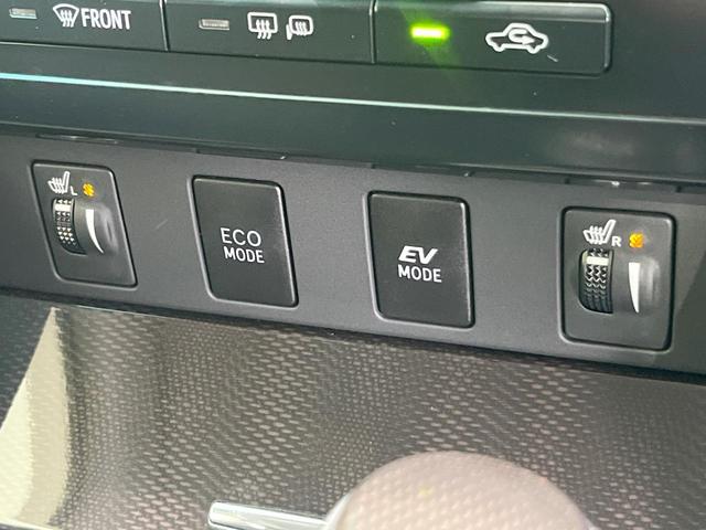 カムリ ハイブリッド　レザーパッケージ　純正ナビ　バックカメラ　黒革シート　シートヒーター　クルーズコントロール　フルセグ　ＥＴＣ　ＨＩＤヘッドライト　純正１７インチアルミ　スマートキー　オートライト　オートエアコン　ＣＤ再生　ＤＶＤ再生（6枚目）