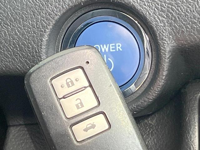 カムリ ハイブリッド　レザーパッケージ　純正ナビ　バックカメラ　黒革シート　シートヒーター　クルーズコントロール　フルセグ　ＥＴＣ　ＨＩＤヘッドライト　純正１７インチアルミ　スマートキー　オートライト　オートエアコン　ＣＤ再生　ＤＶＤ再生（7枚目）