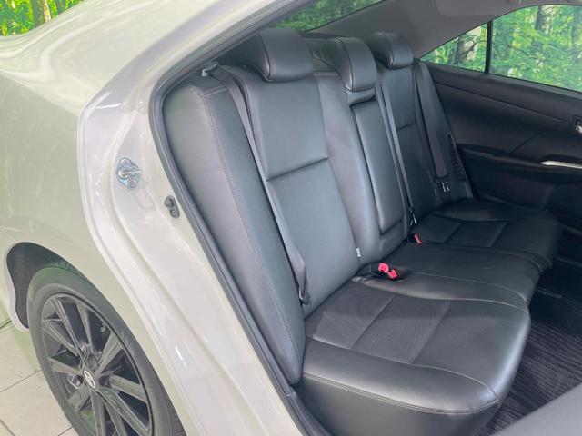 カムリ ハイブリッド　レザーパッケージ　純正ナビ　バックカメラ　黒革シート　シートヒーター　クルーズコントロール　フルセグ　ＥＴＣ　ＨＩＤヘッドライト　純正１７インチアルミ　スマートキー　オートライト　オートエアコン　ＣＤ再生　ＤＶＤ再生（9枚目）