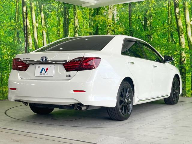 カムリ ハイブリッド　レザーパッケージ　純正ナビ　バックカメラ　黒革シート　シートヒーター　クルーズコントロール　フルセグ　ＥＴＣ　ＨＩＤヘッドライト　純正１７インチアルミ　スマートキー　オートライト　オートエアコン　ＣＤ再生　ＤＶＤ再生（17枚目）