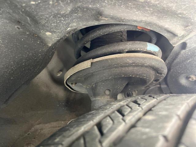 カムリ ハイブリッド　レザーパッケージ　純正ナビ　バックカメラ　黒革シート　シートヒーター　クルーズコントロール　フルセグ　ＥＴＣ　ＨＩＤヘッドライト　純正１７インチアルミ　スマートキー　オートライト　オートエアコン　ＣＤ再生　ＤＶＤ再生（20枚目）