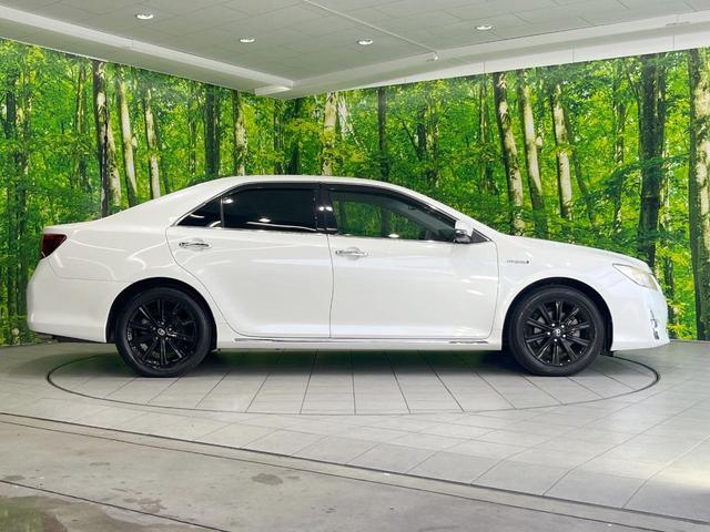 カムリ ハイブリッド　レザーパッケージ　純正ナビ　バックカメラ　黒革シート　シートヒーター　クルーズコントロール　フルセグ　ＥＴＣ　ＨＩＤヘッドライト　純正１７インチアルミ　スマートキー　オートライト　オートエアコン　ＣＤ再生　ＤＶＤ再生（24枚目）