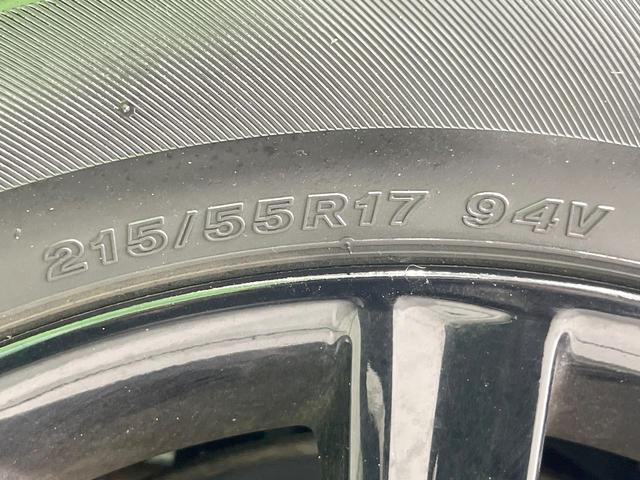 カムリ ハイブリッド　レザーパッケージ　純正ナビ　バックカメラ　黒革シート　シートヒーター　クルーズコントロール　フルセグ　ＥＴＣ　ＨＩＤヘッドライト　純正１７インチアルミ　スマートキー　オートライト　オートエアコン　ＣＤ再生　ＤＶＤ再生（28枚目）