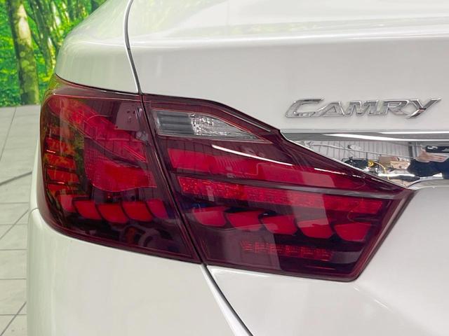 カムリ ハイブリッド　レザーパッケージ　純正ナビ　バックカメラ　黒革シート　シートヒーター　クルーズコントロール　フルセグ　ＥＴＣ　ＨＩＤヘッドライト　純正１７インチアルミ　スマートキー　オートライト　オートエアコン　ＣＤ再生　ＤＶＤ再生（31枚目）