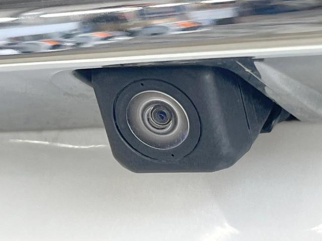 カムリ ハイブリッド　レザーパッケージ　純正ナビ　バックカメラ　黒革シート　シートヒーター　クルーズコントロール　フルセグ　ＥＴＣ　ＨＩＤヘッドライト　純正１７インチアルミ　スマートキー　オートライト　オートエアコン　ＣＤ再生　ＤＶＤ再生（32枚目）