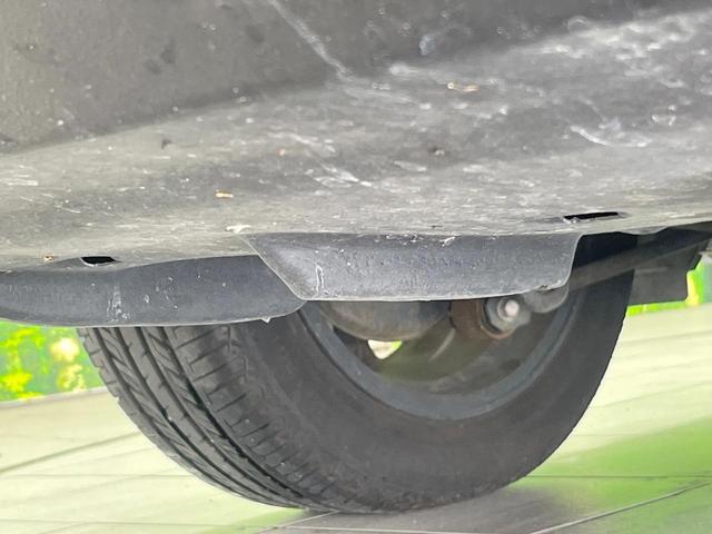 カムリ ハイブリッド　レザーパッケージ　純正ナビ　バックカメラ　黒革シート　シートヒーター　クルーズコントロール　フルセグ　ＥＴＣ　ＨＩＤヘッドライト　純正１７インチアルミ　スマートキー　オートライト　オートエアコン　ＣＤ再生　ＤＶＤ再生（33枚目）