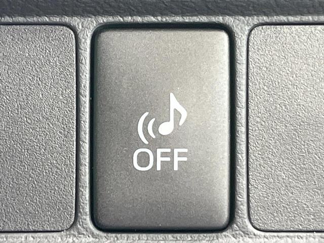 カムリ ハイブリッド　レザーパッケージ　純正ナビ　バックカメラ　黒革シート　シートヒーター　クルーズコントロール　フルセグ　ＥＴＣ　ＨＩＤヘッドライト　純正１７インチアルミ　スマートキー　オートライト　オートエアコン　ＣＤ再生　ＤＶＤ再生（40枚目）