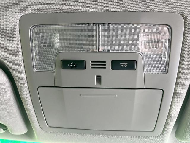 カムリ ハイブリッド　レザーパッケージ　純正ナビ　バックカメラ　黒革シート　シートヒーター　クルーズコントロール　フルセグ　ＥＴＣ　ＨＩＤヘッドライト　純正１７インチアルミ　スマートキー　オートライト　オートエアコン　ＣＤ再生　ＤＶＤ再生（49枚目）